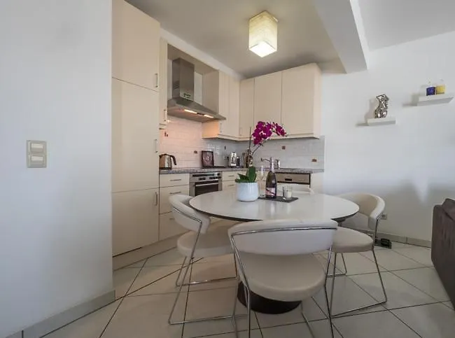 Luxury Penthouse Apartment With 3 Balconies -2 Bedrooms -Petrus View & Parking Luxembourg