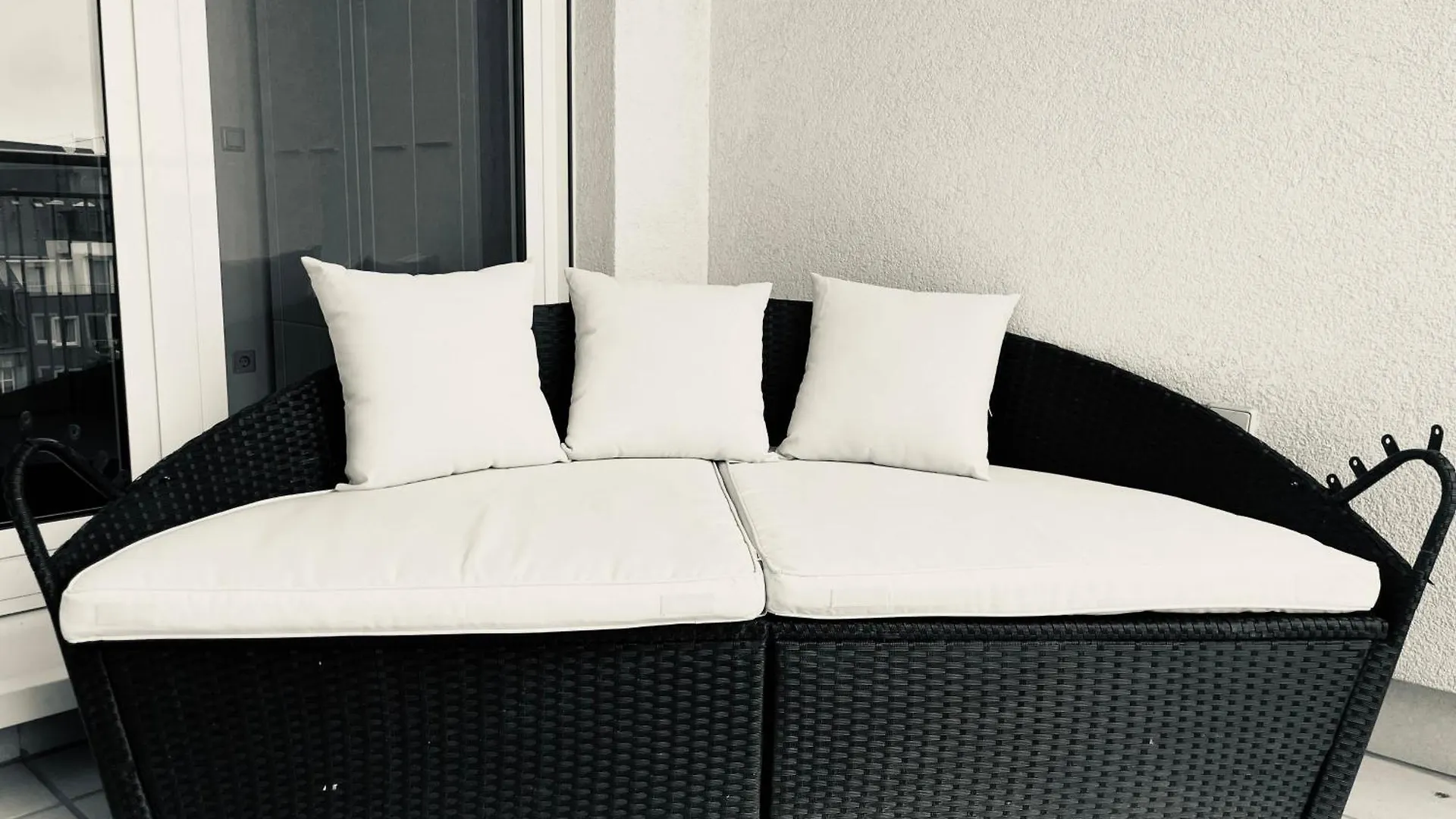 Luxury Penthouse Apartment With 3 Balconies -2 Bedrooms -Petrus View & Parking Luxembourg